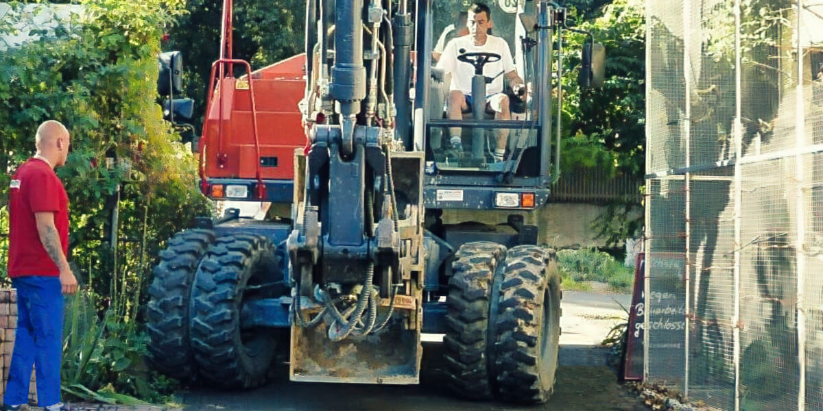 Wir bauen als Arbeitgeber auch auf menschliche Verbindungen und gegenseitiges Vertrauen, und wissen es sehr zu schätzen, dass die Kombination aus Führung, Förderung und Feedback zum Erfolg von Rehhahn Bau in der Region beiträgt.