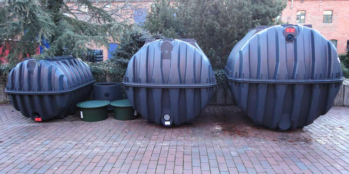 Rehhahn Bau ist tätig in den Fach­bereichen Hoch­bau und denkmal­gerechte Fassaden­sanierung, Abwassertechnik und Klein­kläranlagen sowie Energie­holz­anbau.